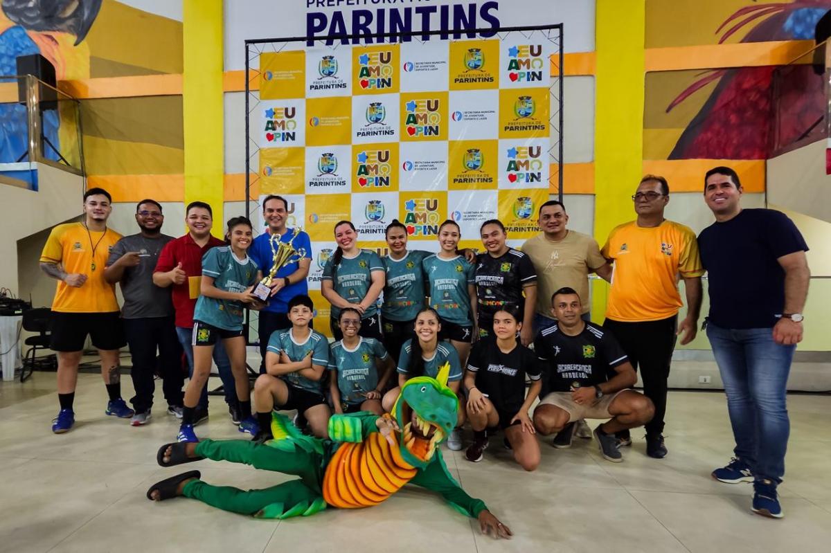 Mateus Assayag premia campeões do IV Copão 'Eu Amo Parintins'