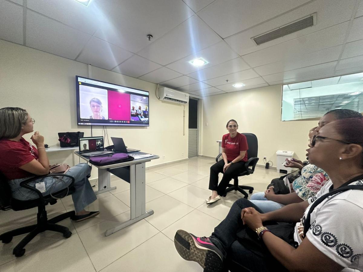 FCecon realiza busca ativa para autocoleta de HPV