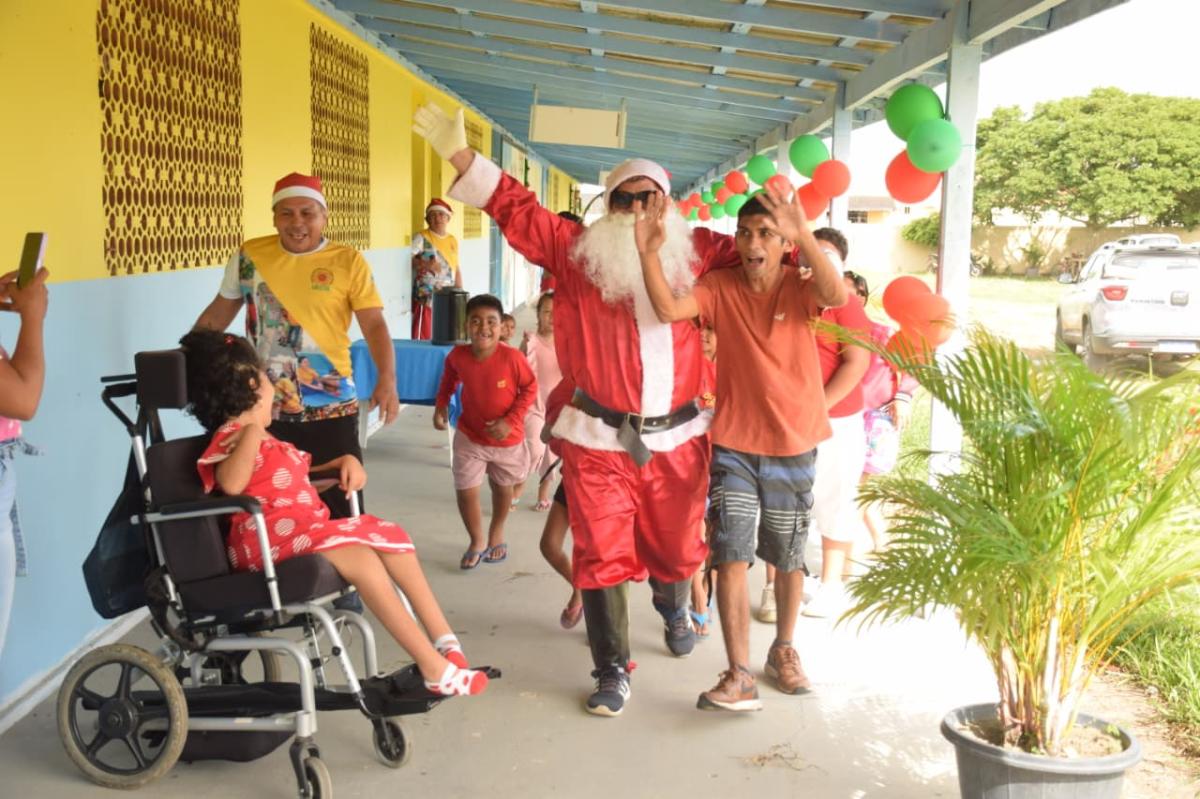 Chegada do Papai Noel encerra atividades do Núcleo Girassol