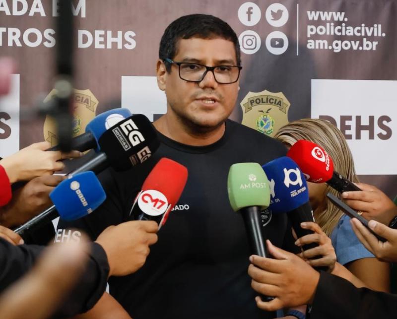 PC-AM e PCSC prendem trio envolvido em morte de homem enquanto segurava o filho no colo