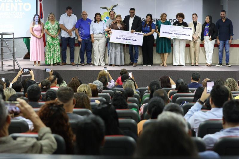 Wilson Lima repassa R$ 5 milhões a instituições de pessoas com deficiência e lança editais para os setores social e primário