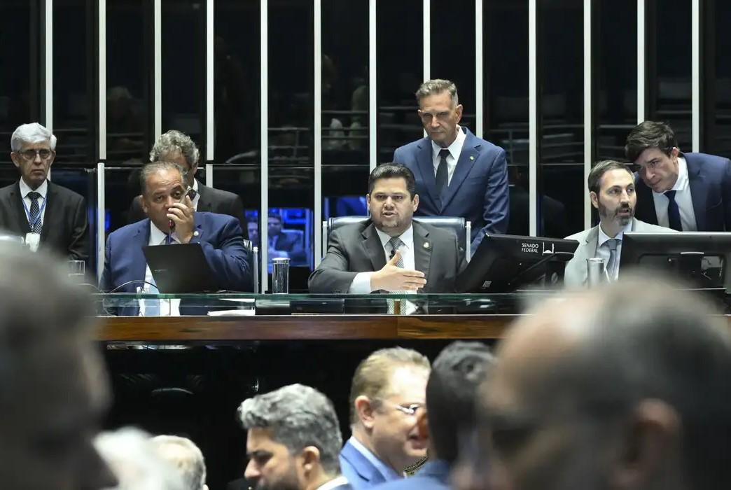 Senado aprova redução da pena de condenados pelo 8/1 e trama golpista