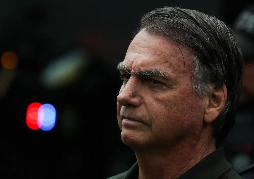 PF conclui que Bolsonaro precisa de cirurgia de hérnia
