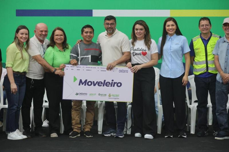 Em Parintins, Governador Wilson Lima entrega mil novos cartões do Auxílio Estadual e fortalece ações nos setores social e primário