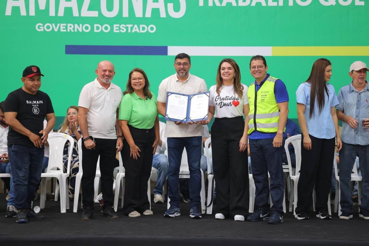 Wilson Lima firma convênio para urbanização da Lagoa Azul, em Parintins