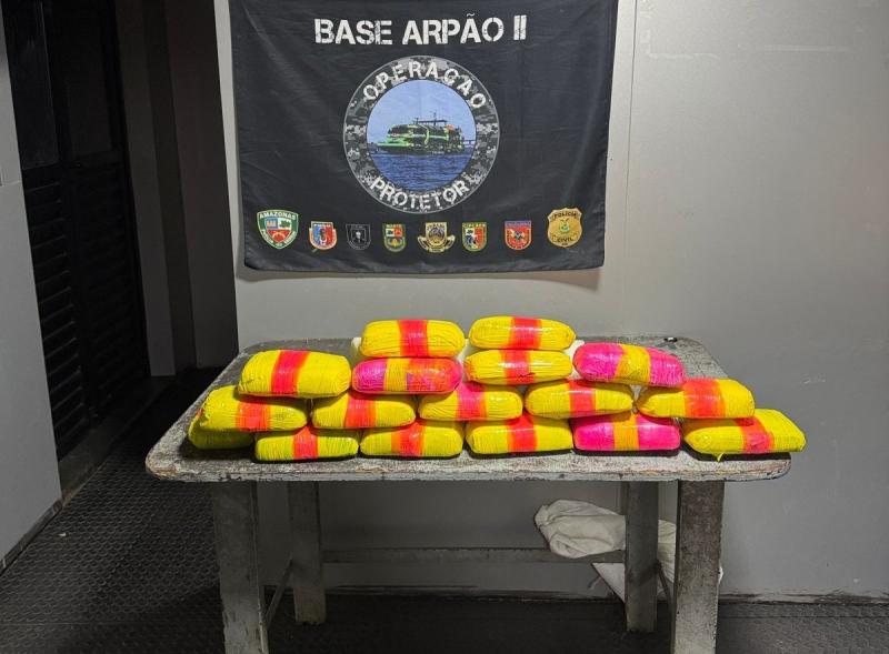 Base Arpão 2: PMAM apreende 20 kg de droga dentro de bote acoplado a uma embarcação