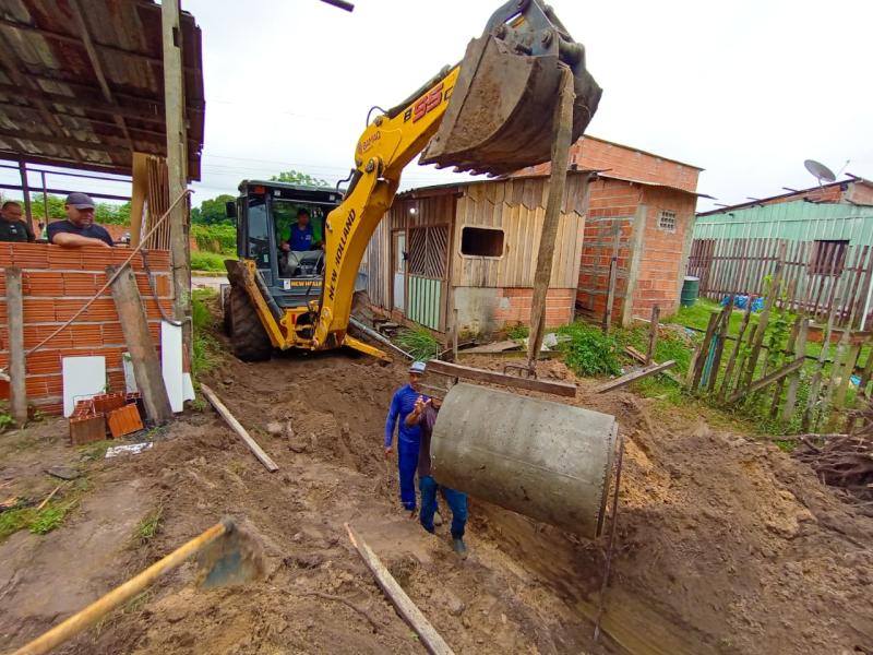 Obra da Prefeitura de Parintins vai solucionar alagamentos na esquina da Massaranduba com Macurani