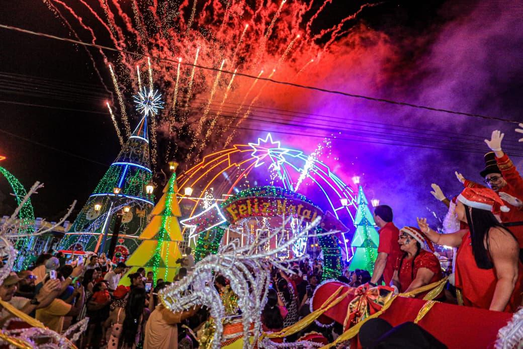 Complexo Natalino ilumina e inspira Centro histórico de Parintins