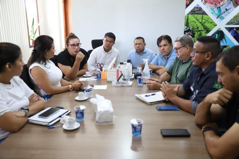 Sepror reúne instituições para debater estratégias de enfrentamento à mosca-da-carambola