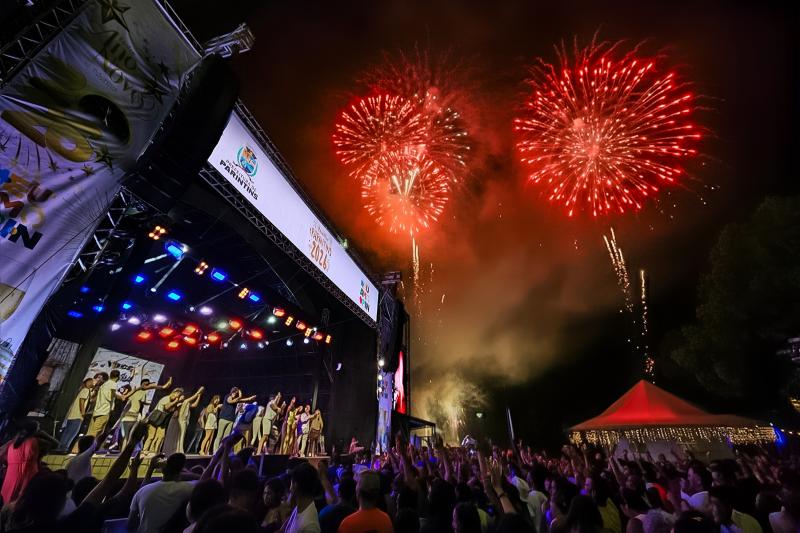 Parintins celebra a chegada de 2026 com grande festa, sorteios e emoção na orla da cidade