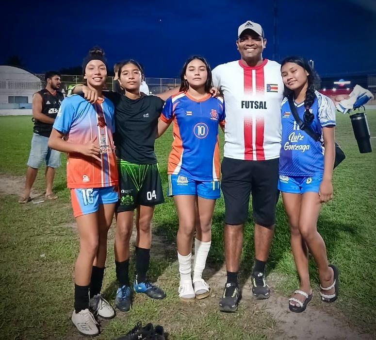 Escola municipal de Parintins tem quatro alunas selecionadas em peneira do São Raimundo