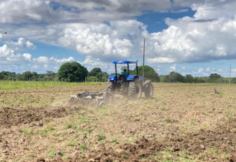 Mecanização da Prefeitura de Parintins potencializa produção de leite em fazenda com produtos inspecionados