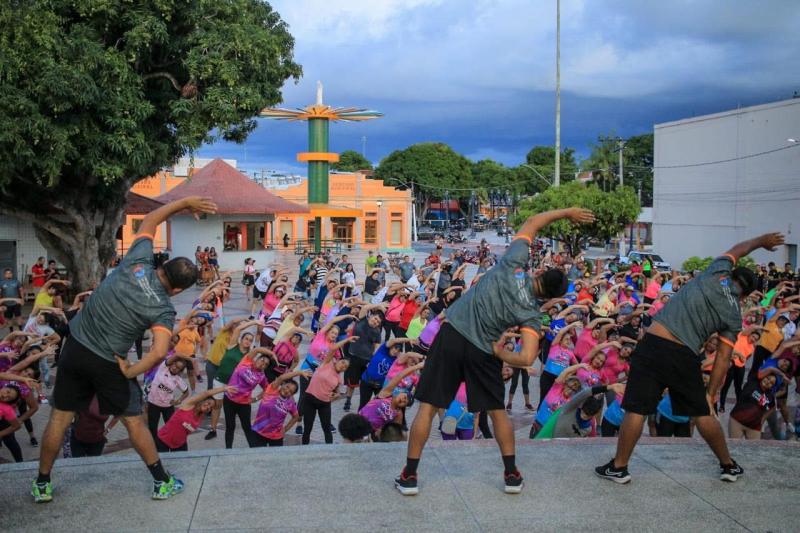 Movimenta Parintins inicia projetos 2026 com Aulão de Dança na Praça Digital