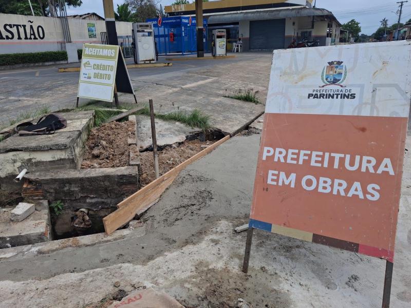 Prefeitura de Parintins realiza obras de recuperação de bueiros no bairro Paulo Corrêa