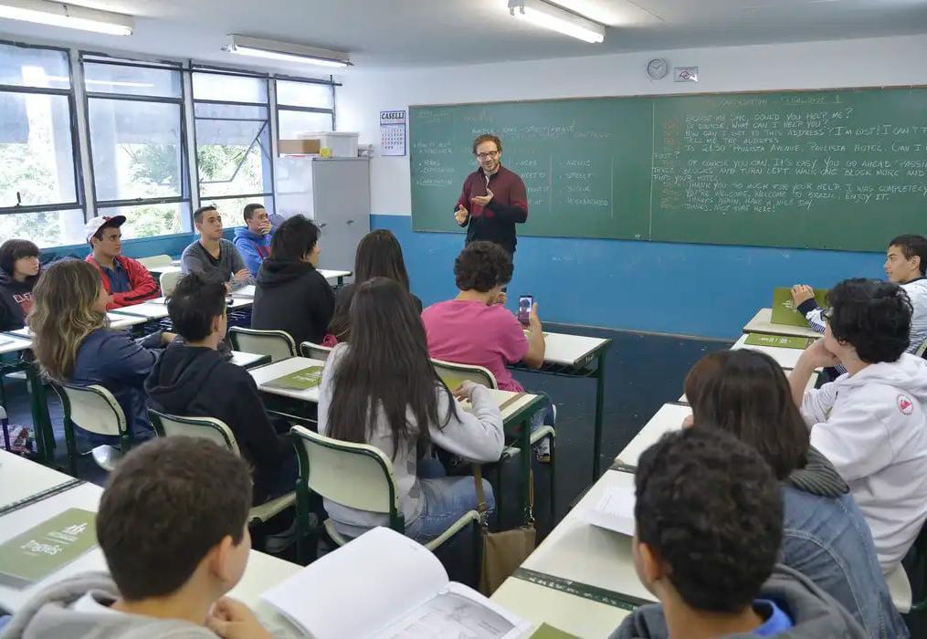 Piso do magistério tem reajuste de 5,4% e vai a R$ 5,1 mil em 2026
