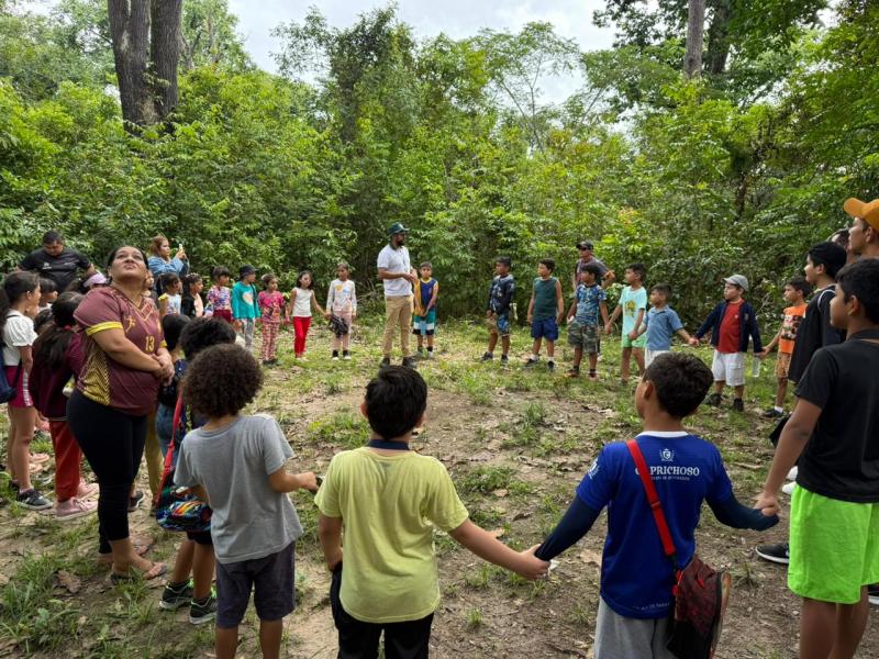 Educação ambiental marca visita de crianças da 4ª Colônia de Férias ao Parque Municipal das Castanheiras