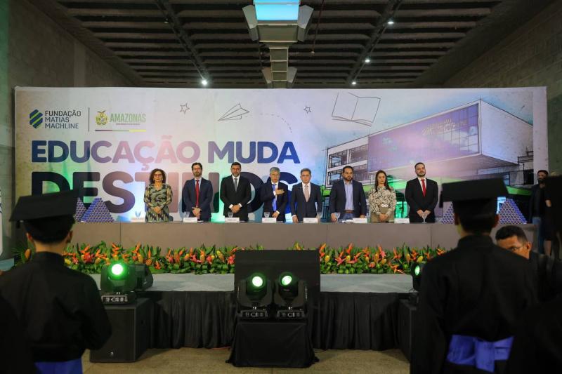 Wilson Lima e Tadeu de Souza participam de formatura de alunos da rede pública em ensino médio técnico na Fundação Matias Machline