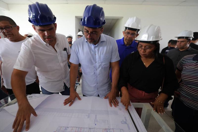 Wilson Lima visita obras do Hospital Municipal Antônio Maia Barbosa, no Careiro da Várzea