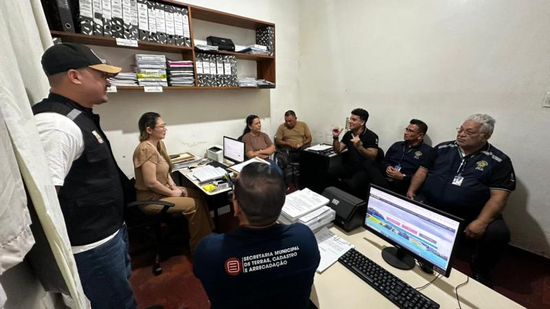 Secretaria de Terras e CRECI-AM discutem segurança jurídica na regularização de imóveis
