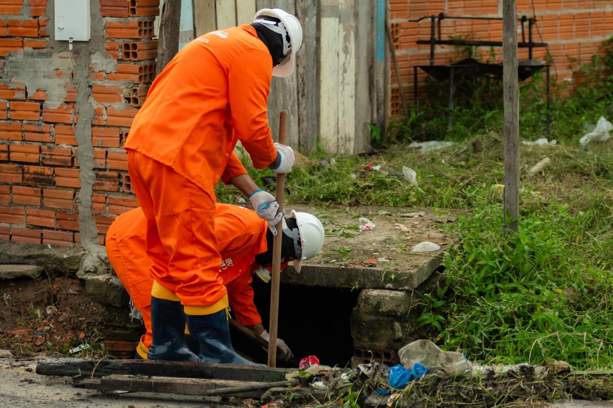 Prefeitura de Parintins mantém limpeza contínua de bueiros da cidade