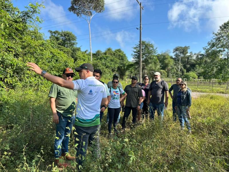 Visita técnica avalia terreno que receberá projetos do IFAM na Vila Amazônia