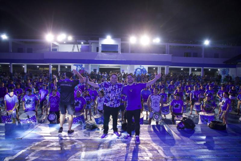 Curral Zeca Xibelão vibra com o povo Caprichoso em noite de Esquenta Carnaboi