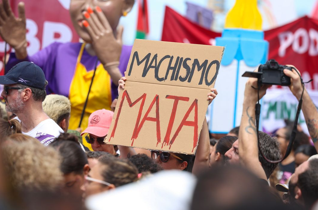 Entenda o que são 'redpill' e outros termos de ódio contra mulheres