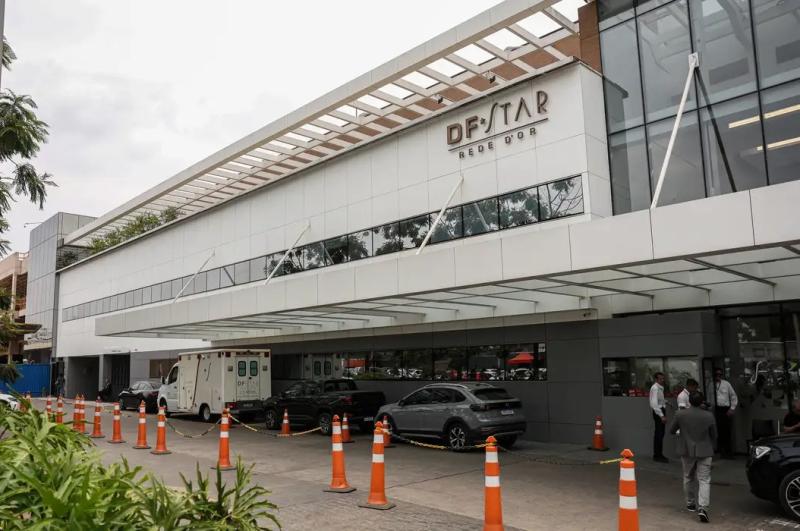 Bolsonaro é internado em UTI hospitalar com broncopneumonia bilateral