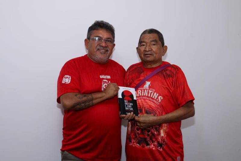 Comissão de Artes do Boi Garantido recebe escritor quilombola Wilson Nogueira