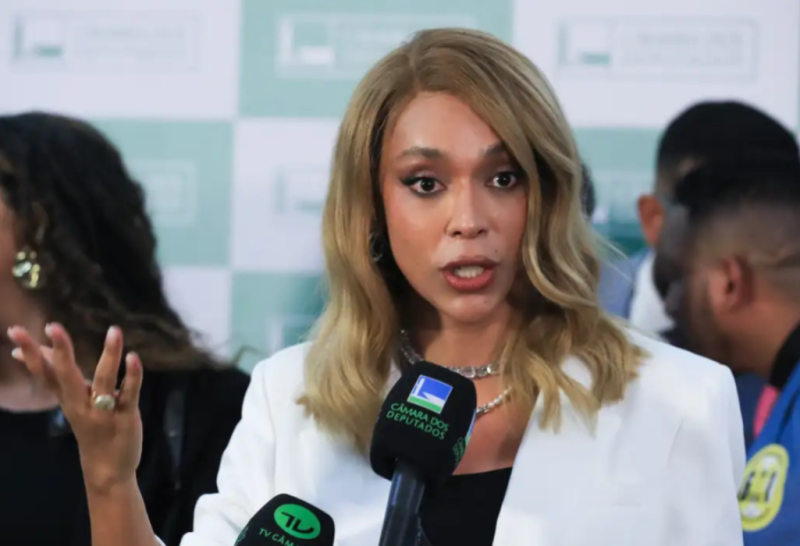 Ministério das Comunicações analisa denúncia de Hilton contra Ratinho