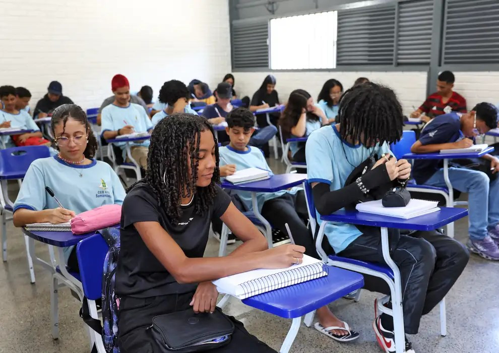 Pagamento da 1ª parcela do programa Pé-de-Meia começa nesta segunda