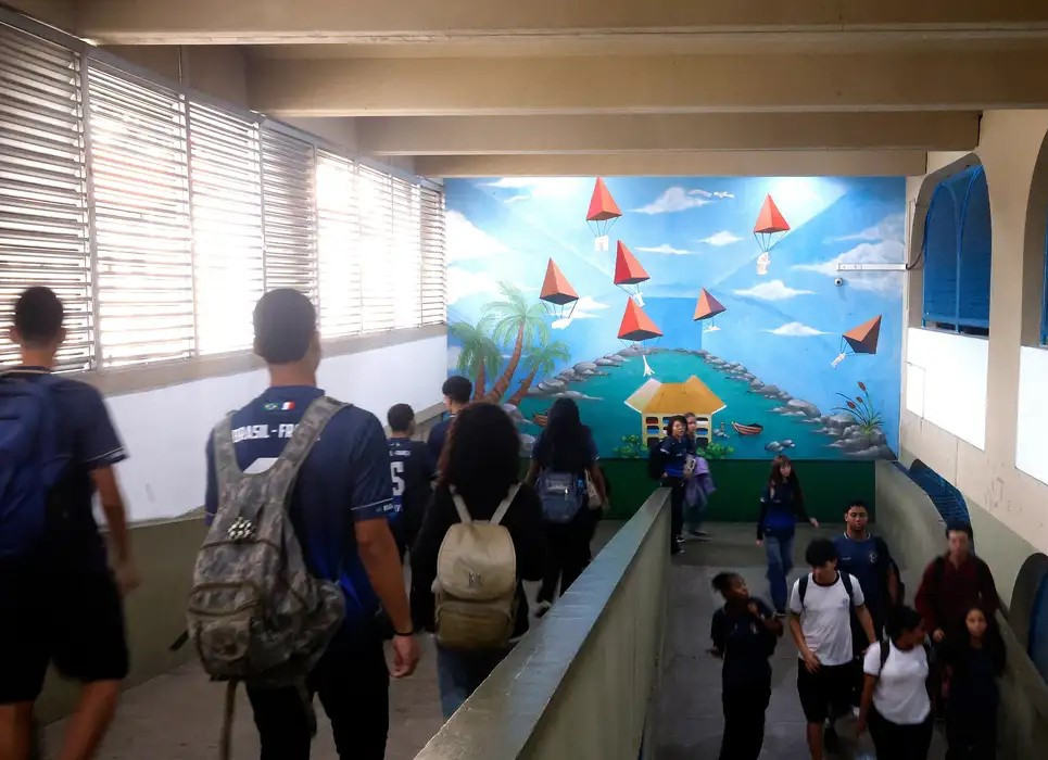 IBGE alerta para quadro preocupante na saúe mental de adolescentes