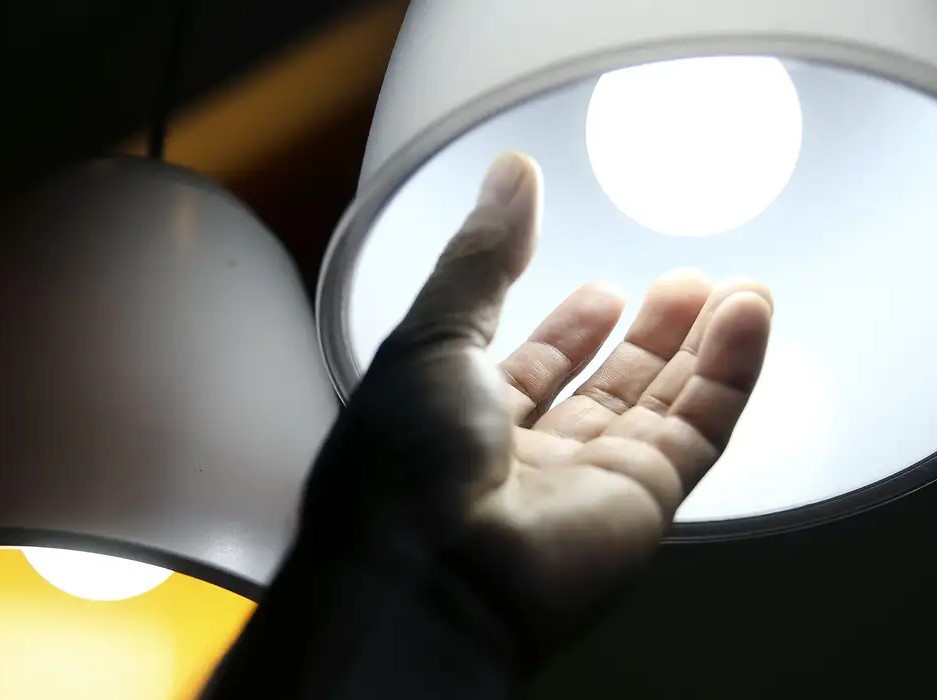 Aneel mantém bandeira verde e conta de luz não terá acréscimo em abril