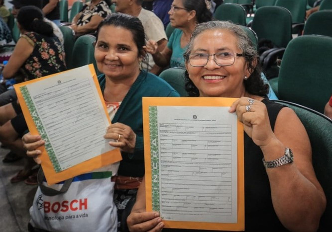 Famílias assentadas em Parintins (AM) recebem títulos definitivos