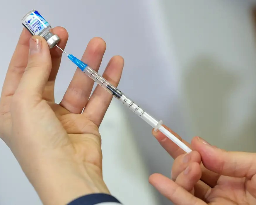 Vacina da gripe não aumenta risco da doença, alerta ministério