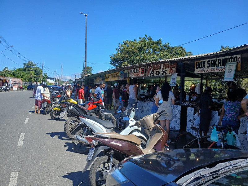 População parintinense vai às feiras para comprar peixe, mantendo uma tradição religiosa na Sexta-feira Santa