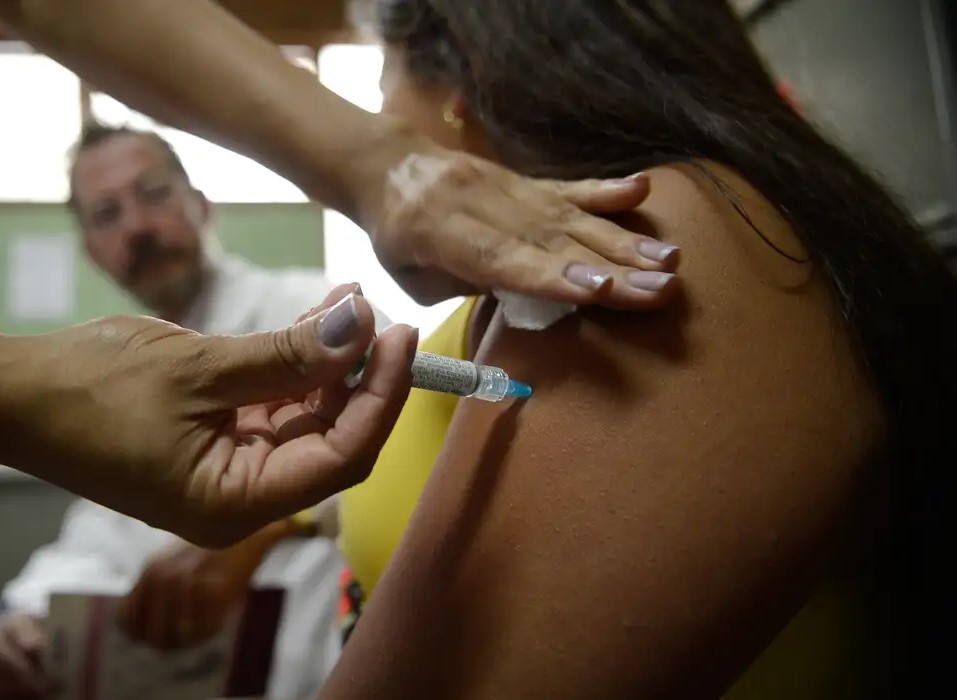 Empresas deverão informar trabalhadores sobre cânceres e vacina