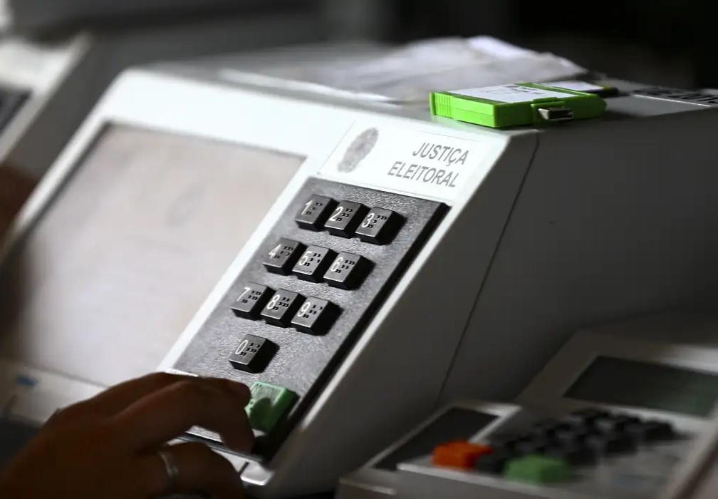 Onze governadores renunciam para disputar eleições de outubro