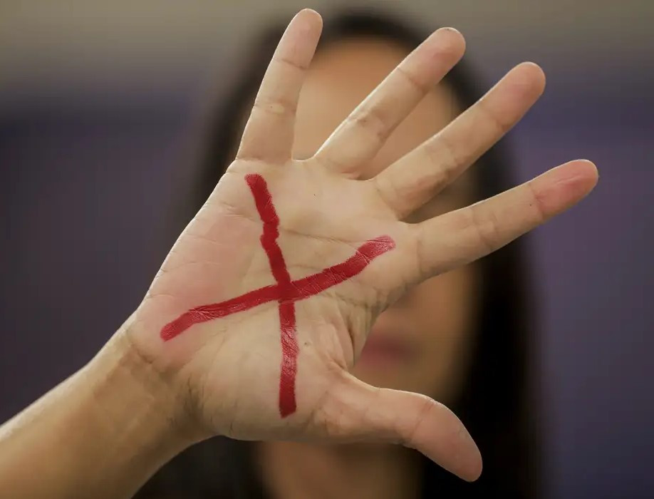 Audiência de jovem esfaqueada 15 vezes será realizada dia 15 de abril