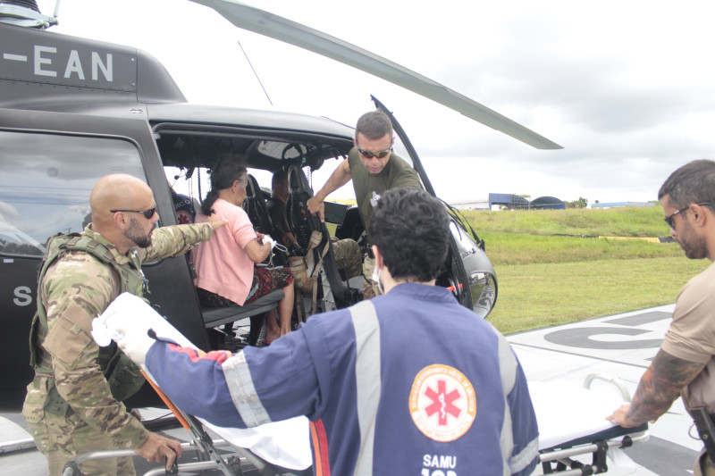 Serviço aéreo da SSP-AM resgata idosa com insuficiência respiratória em comunidade rural