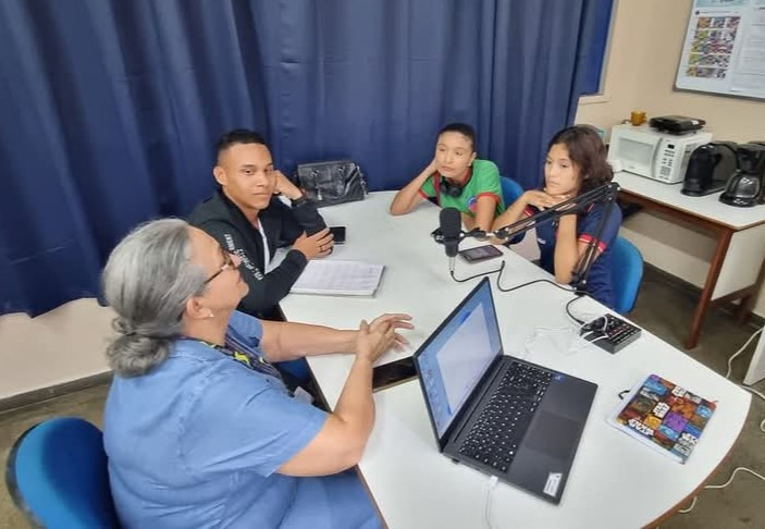 Estudantes de Manaus transformam aulas de química em podcasts e criam rádio escolar, com o apoio do Governo do Amazonas