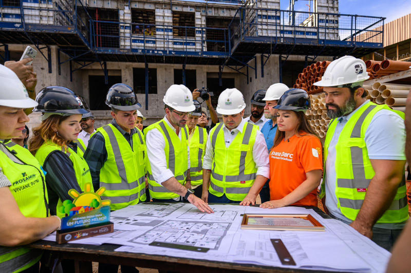 Em vistoria de obras do Residencial Compensa, governador interino Roberto Cidade destaca continuidade dos projetos habitacionais no Amazonas