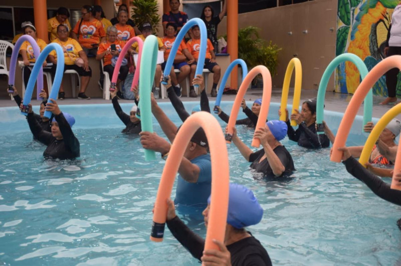 Prefeitura amplia cuidado com idosos e inaugura hidroginástica no Programa Municipal