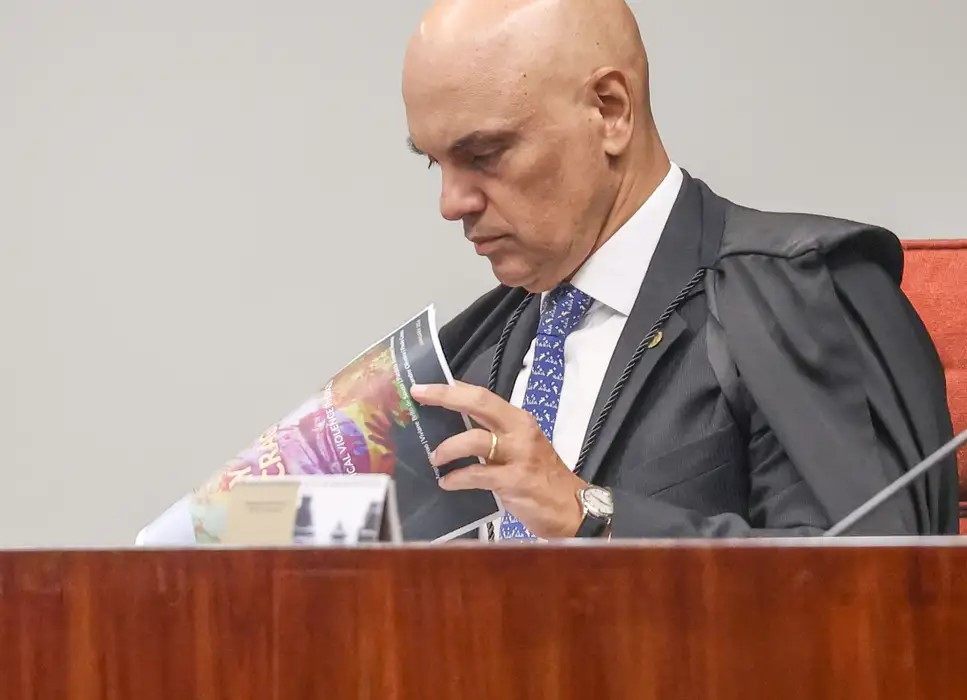 Moraes abre ação contra Flávio Bolsonaro por suposta calúnia a Lula