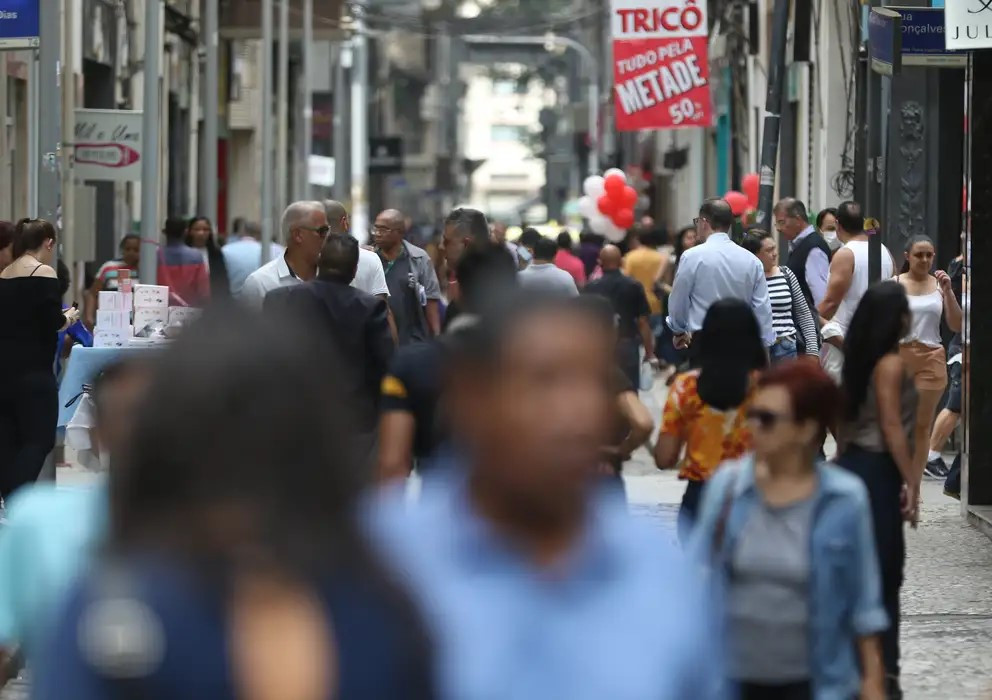 Abono salarial começa a ser pago para nascidos em março e abril