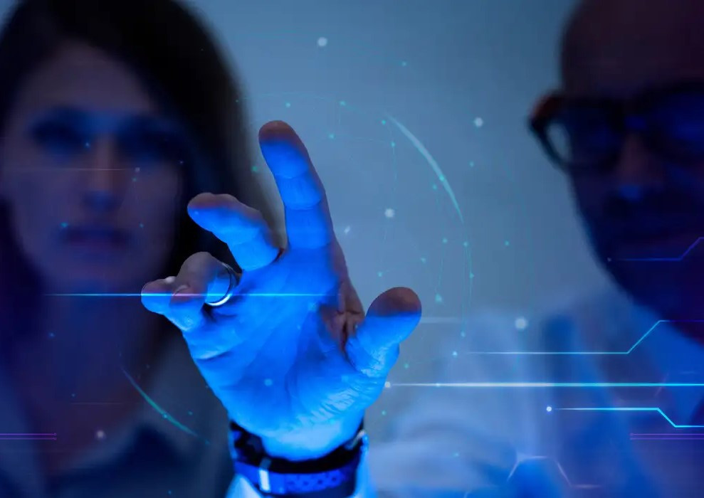 IA acelera desinformação e ameaça democracias, alerta pesquisa