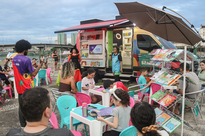 Programa Mania de Ler leva literatura e diversão para crianças no Parque Rio Negro