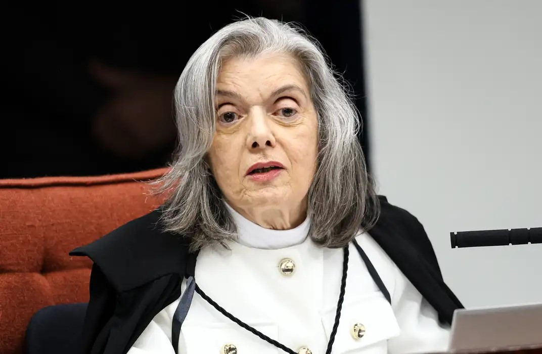 Carmen Lúcia vota para condenar Eduardo Bolsonaro por difamação