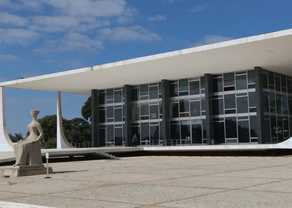 Defesa pede autorização do STF para que Bolsonaro possa operar ombro