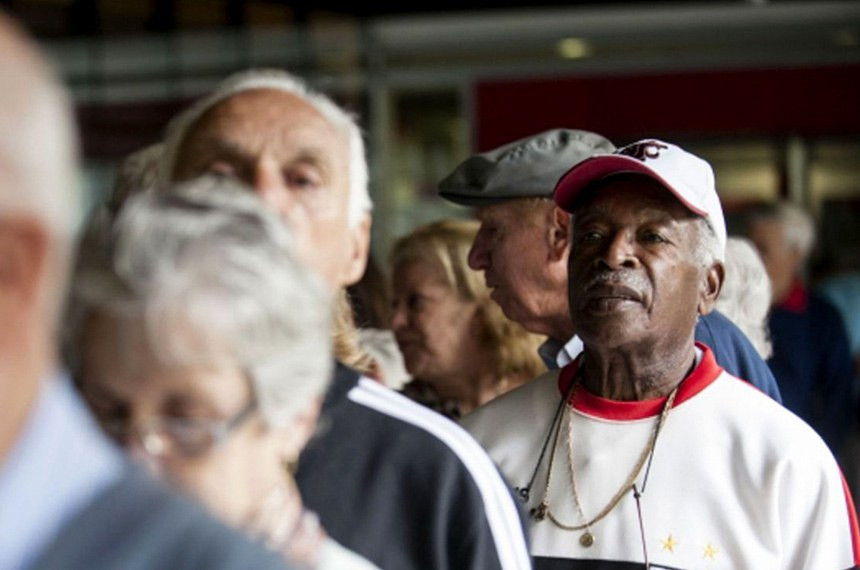 Projeto prioriza idosos na ordem de pagamentos de créditos administrativos